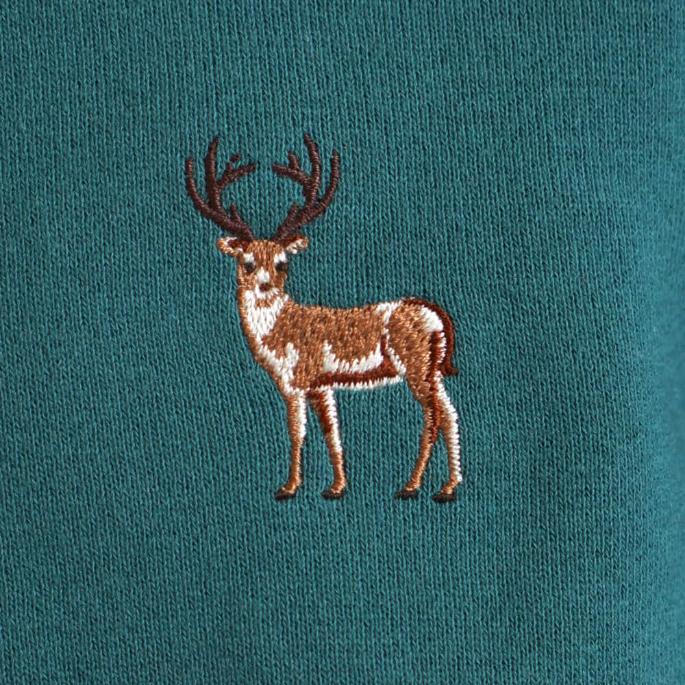 10mois(ディモワ) web shopさんのインスタグラム写真 - (10mois(ディモワ) web shopInstagram)「☾ℂ𝕙𝕣𝕚𝕤𝕥𝕞𝕒𝕤 ℂ𝕠𝕠𝕣𝕕𝕚𝕟𝕒𝕥𝕖✴︎ クリスマスにおすすめのコーディネートをご紹介します。  深いグリーンにトナカイの刺繍がクリスマスにぴったり。 背当て布、肘パッチには起毛している ヘリンボーン生地を使用してポイントに。  ニットキャップと起毛した ライスコールのパンツを合わせました。  商品詳細はプロフィールURLから オンラインストアへ @10mois_official  ┄  #10mois #ディモワ  #hoppetta #赤ちゃんのいる生活 #赤ちゃんのいる暮らし #出産祝い  #ベビーグッズ #ベビー用品  #ベビーギフト  #ワンピース #冬支度 #男の子ベビー #ベビー服 #ホリデーシーズン #クリスマスコーデ #兄弟コーデ #クリスマスベビー #男の子コーデ」12月18日 18時18分 - 10mois_official