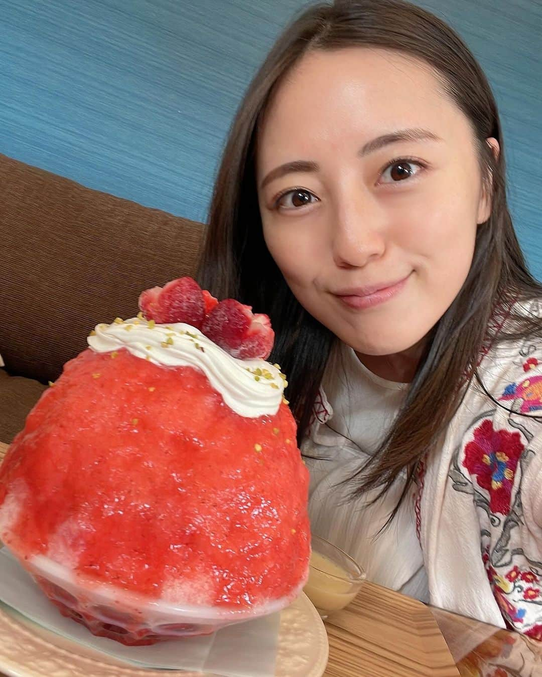 沢井美優のインスタグラム：「かき氷の投稿は時系列になっていません！！ まだストックあるのでアドベント投稿する🍧🎄？ ええ、いまさらですね。笑  #沢井はかき氷です #🍧  #かき氷 #かき氷大好き  #かき氷は人を幸せにする #🧡　 　 #笑顔溢れる毎日を  #明日もきっと素敵な一日 #🍀」