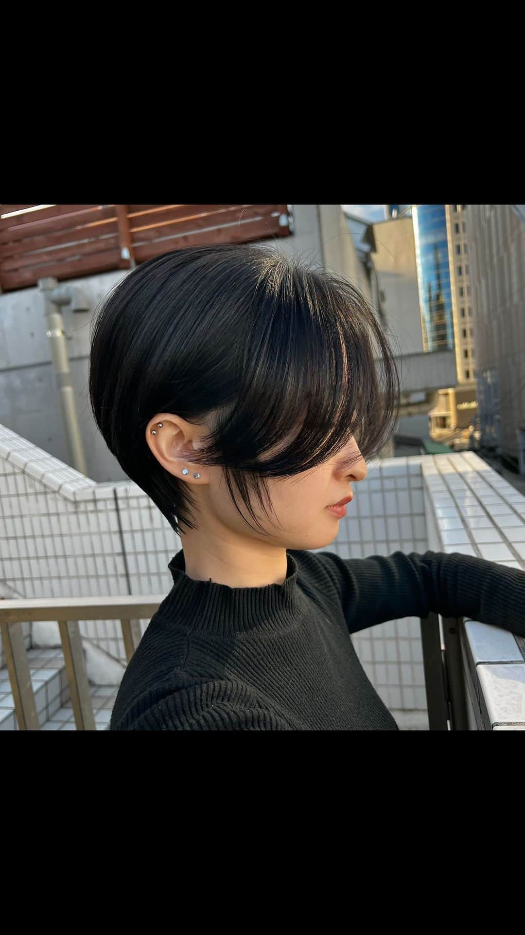 NOBU/渋谷店のインスタグラム：「#ハンサムショート  cut  . . NOBU SCISSORS発売中 @toginon_scissors #nobuscissors  #nobuセニング  . . @dysonhair_jp  スーパーソニック . . #cut #美容室 #ヘアスタイル #ハサミ #カット #ヘアアレンジ #前髪  #hair #外国人風 #イメチェン #ショートカット #美容師 #髮型 #髮型師 #剪髮 #中長髮#ตัดผม#ผม#헤어 #컷#hair #haircut」