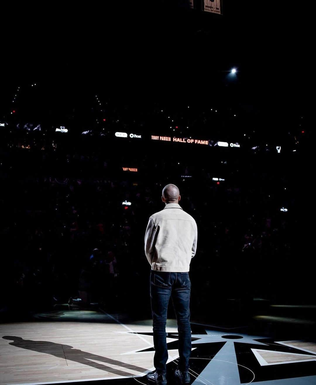 トニー・パーカーのインスタグラム：「Hall of famer at home @spurs 🏀⭐️🙏🏽 #spurs #HOF23」