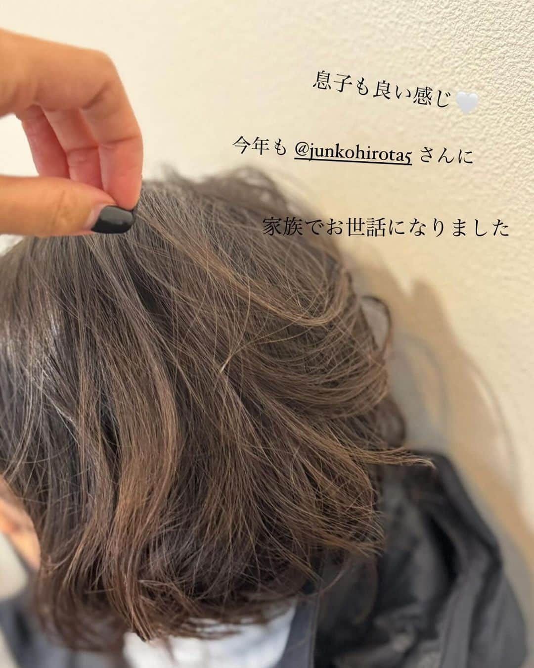 堀江直美さんのインスタグラム写真 - (堀江直美Instagram)「メンズたちとの日曜日🐾  美容院に行って @junkohirota5  親子で綺麗にしてもらい　✂︎  サンタ業務に🎅 @ote.____ さんお買物 🐶  あっという間の日曜日🌼  #sunday#日曜日#ote#犬服#HIAND#ハイアンド#hermes#エルメス#birkin#バーキン#バーキン30#hermesboots#エルメスブーツ#hnhiand」12月18日 19時19分 - naomiiiiiiiiiiii