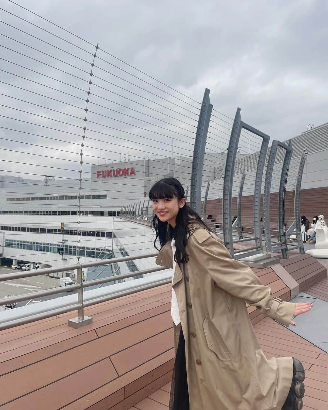 新井ひとみさんのインスタグラム写真 - (新井ひとみInstagram)「福岡寒かったよぉ〜 イヤーマフ持って行ってよかったぁ/////☺️  アスタライトのみんなありがとう♡  #style  #ootd #ootdfashion   #コーディネート　#コーデ #名古屋　#大阪  #福岡　#福岡駅　#福岡空港　#福岡空港展望デッキ  #kishidamiki  #ヘアー　#ヘアースタイル #ヘアーアレンジ #メイク　#メイクアップ #女子流　#東京女子流 #新井ひとみ　#98 #98년생  #litmuslitmuslitmus #litmus  #tokyo #좋아요환영　#데일리룩　#오오티디　#패션스타그램　#每日穿搭」12月18日 19時42分 - hitomi_tokyogirlsstyle