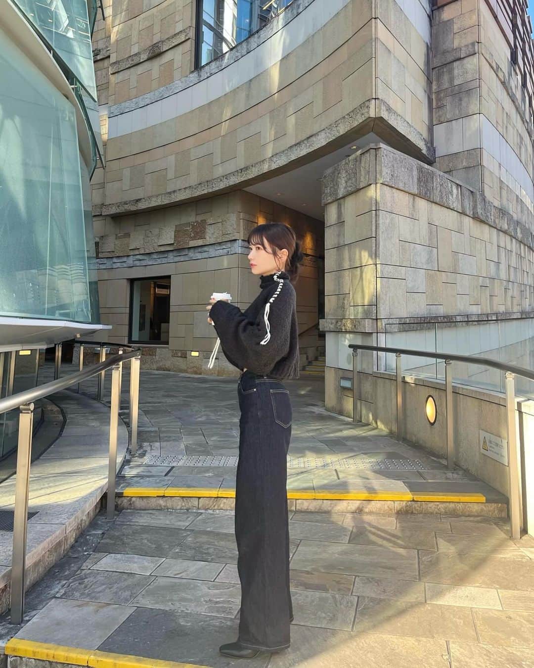 桑島 夢さんのインスタグラム写真 - (桑島 夢Instagram)「.  配色のステッチデザインが可愛いニット🪡  🏷️ tops @leannofficial  bottom @uniqlo_jp   #150cmコーデ #低身長コーデ#デニムコーデ#leann#UNIQLO#ユニクロ購入品」12月18日 19時58分 - yumepi23