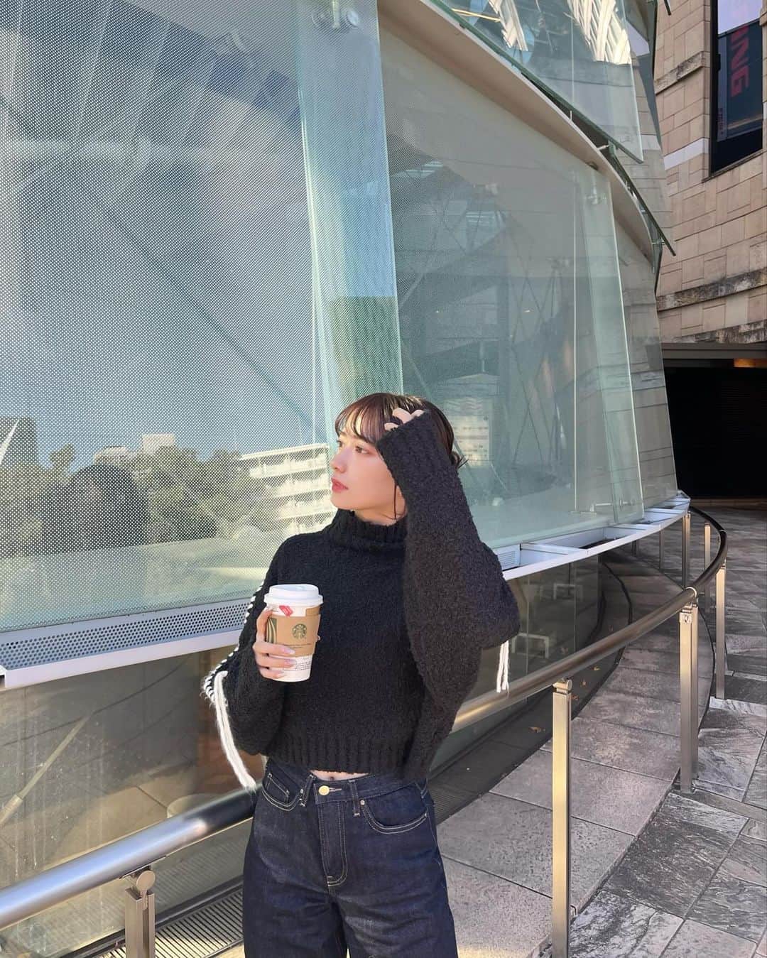 桑島 夢さんのインスタグラム写真 - (桑島 夢Instagram)「.  配色のステッチデザインが可愛いニット🪡  🏷️ tops @leannofficial  bottom @uniqlo_jp   #150cmコーデ #低身長コーデ#デニムコーデ#leann#UNIQLO#ユニクロ購入品」12月18日 19時58分 - yumepi23