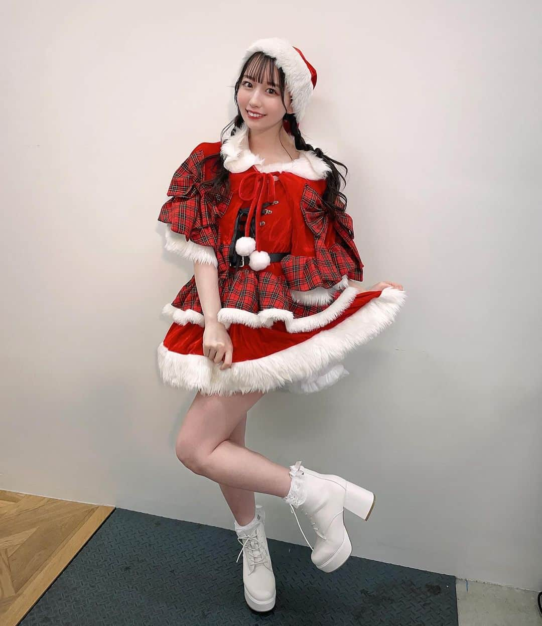 柳川みあさんのインスタグラム写真 - (柳川みあInstagram)「サンタさんの全身だよ🎅🏻🍒 かわいい～？？？？？」12月18日 20時40分 - miapichan_