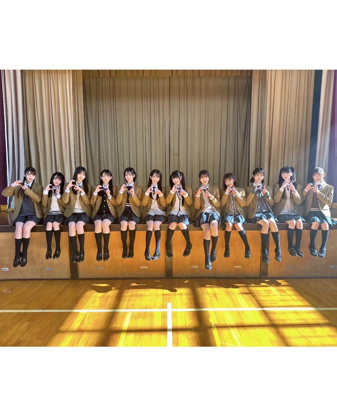 落合希来里さんのインスタグラム写真 - (落合希来里Instagram)「→♡←  ≠ME 8th single カップリング曲 〝 初恋カムバック 〟MV公開されました!! さやちゃんセンター曲です 🐰゛  切ない恋心が描かれた胸がぎゅっとなる1曲。  MVでは久しぶりにみんなで制服着た気がする！！ 実はこれに合わせて髪の毛暗くしてたんだ〜〜っ  メンバーと休み時間みたいに写真撮ってたので 沢山載せちゃうよ〜〜👧🏻👧🏻」12月18日 20時47分 - _ochiaikirari_