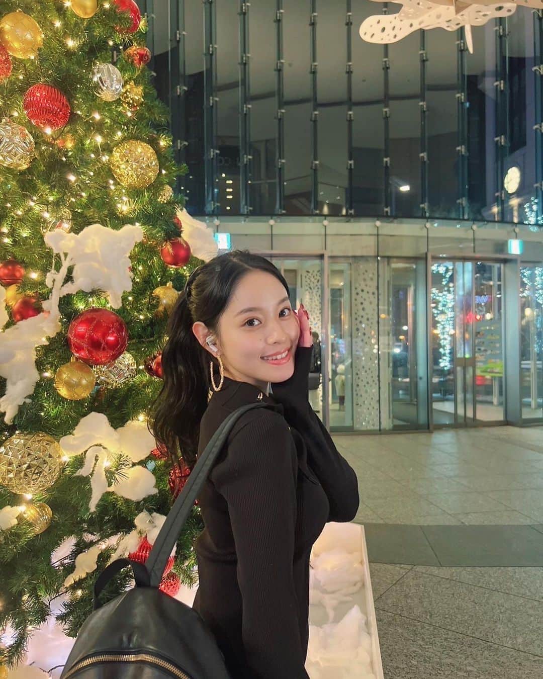 猪子れいあさんのインスタグラム写真 - (猪子れいあInstagram)「あと1週間でクリスマスだね〜🎅🏻‎🤍   #クリスマス #クリスマスデート  #クリスマスプレゼント  #クリスマスツリー  #クリスマスコーデ #冬コーデ  #冬服コーデ  #冬服 #クリスマスイルミネーション  #冬コーディネート  #japanesegirl  #sapporotrip」12月18日 20時48分 - inoko_reia