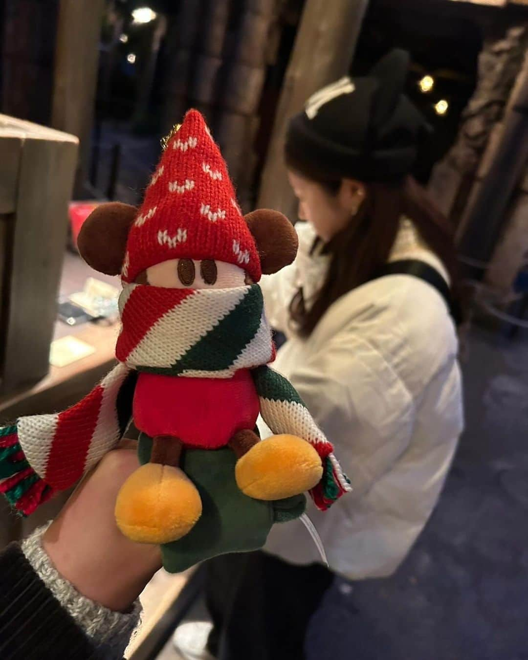 伊藤美紀さんのインスタグラム写真 - (伊藤美紀Instagram)「🌎Tokyo Disney Sea🐭‎🤍  にっしーと念願の夢の国🪸🫧 ビリーヴ！〜シー・オブ・ドリームス〜のショーは感動すぎて何回でも見に行けちゃう🥺 幸せ空間でした🧚  #クリスマスディズニー #ディズニーシー #ビリーヴシーオブドリームス #時差投稿 #🐭❤️🖤 #久しぶりの #凸凹コンビ  #みきにし」12月18日 21時04分 - miiiiiki.ito6