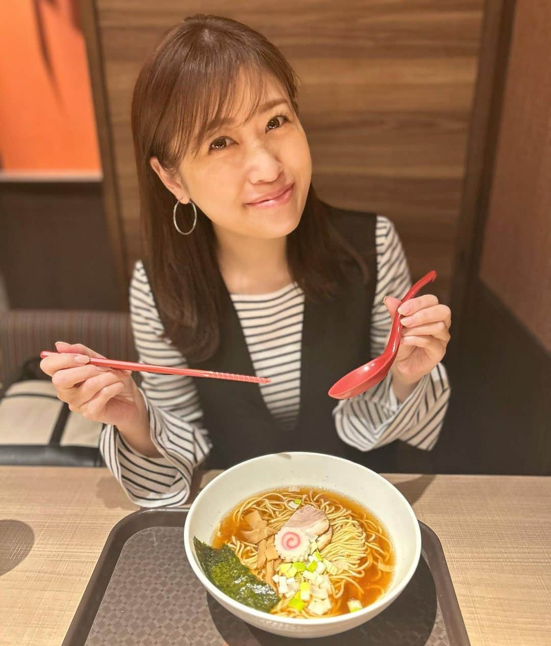 室谷香菜子のインスタグラム：「とにかく食べるしかない！！ 年末まで、やることがたくさん！！  #師走 #目指せ免疫力アップ #健康第一 #それにしても寒過ぎる  #札幌 #煮干し中華そば大好き #青森の味」