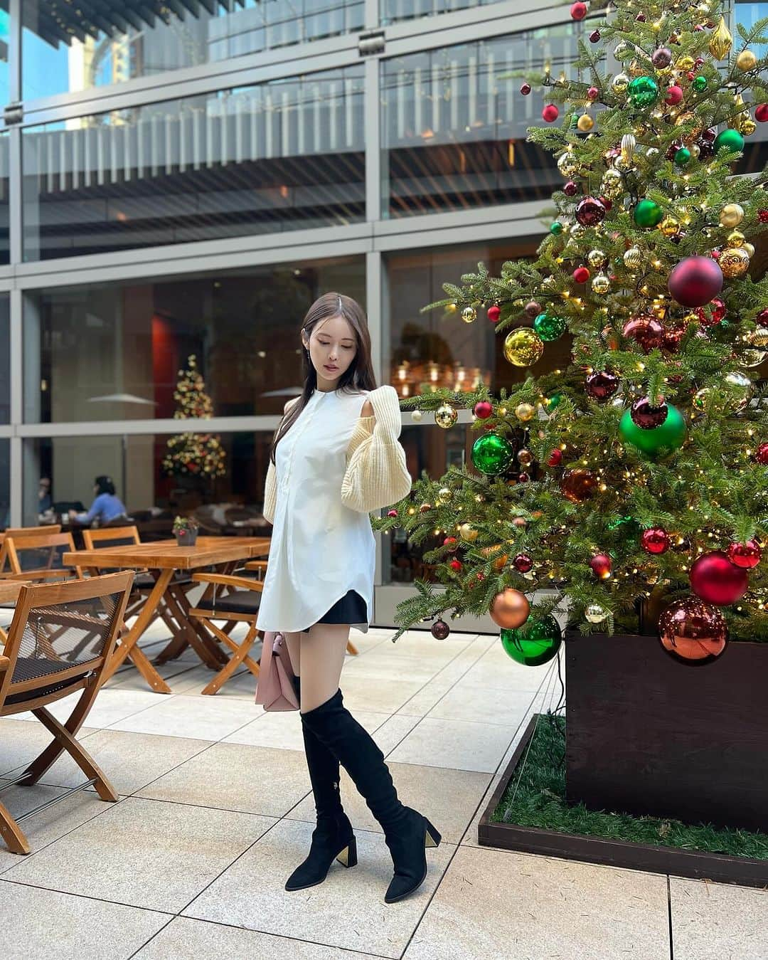 清水愛美さんのインスタグラム写真 - (清水愛美Instagram)「🎄ツリーと🩷  クリスマス前に投稿しなきゃ🤗笑  #ニーハイブーツ #zara #zaraコーデ #クリスマス」12月18日 22時04分 - manami_s0902