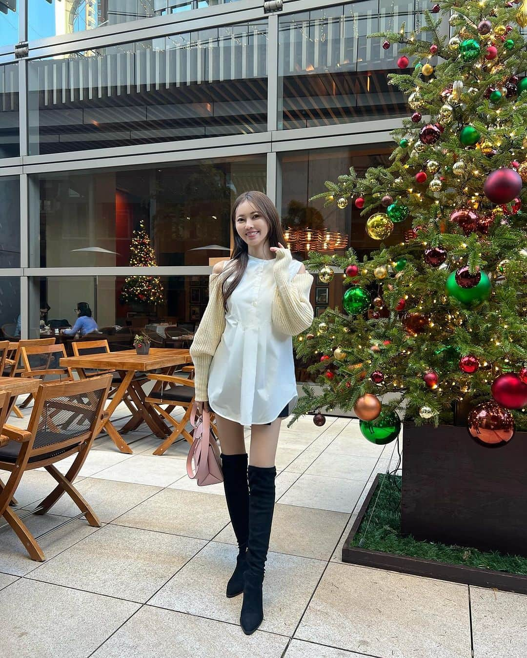 清水愛美さんのインスタグラム写真 - (清水愛美Instagram)「🎄ツリーと🩷  クリスマス前に投稿しなきゃ🤗笑  #ニーハイブーツ #zara #zaraコーデ #クリスマス」12月18日 22時04分 - manami_s0902