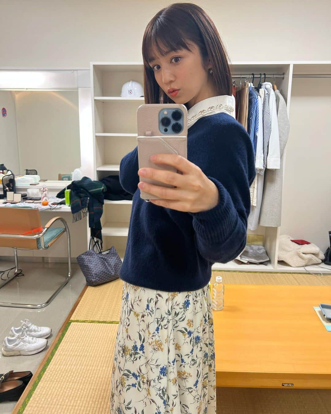 小倉優子のインスタグラム：「今日は、大学からの収録でした🌟  少し風邪っぽかったので、子ども達とゆっくりお風呂に入り温まりました☺️✨  最近風邪をひきやすいんです‼️ 冷え性だからかなぁと考えています💡  とにかく寒いんです💦  来年こそは人間ドッグに行くぞ〜✨  何より健康第一ですよね🌟」