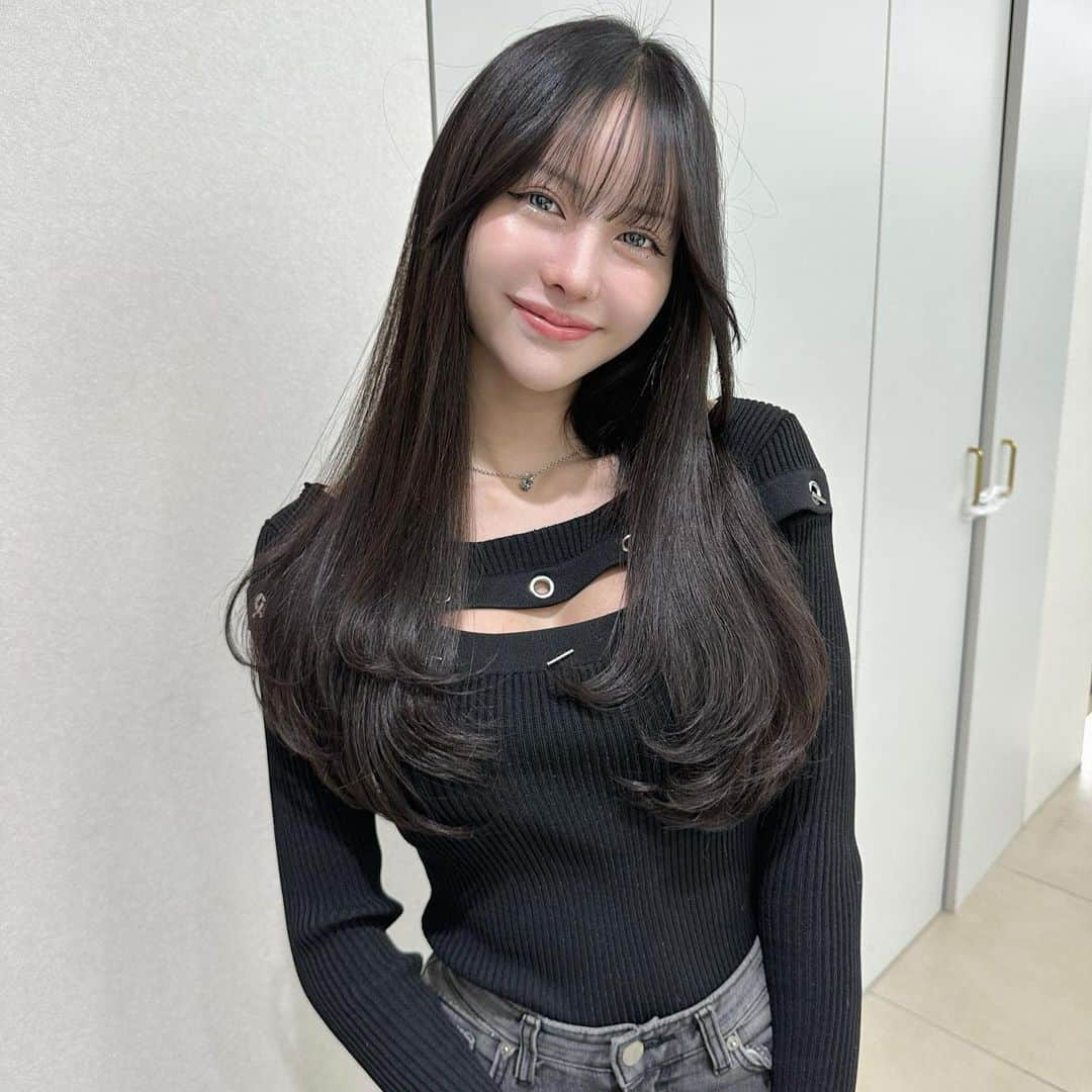 上水口姫香さんのインスタグラム写真 - (上水口姫香Instagram)「ちょぴ黒髪おぎゃる🥺🤍  かわちい？？  @_nonsugaaar_ ありがとうございます👏🏻🥰  #美容室 #黒髪 #黒髪ロング #ロングヘア #内巻き」12月18日 22時36分 - hime___k