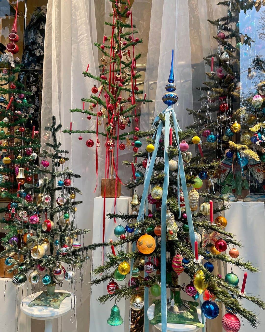 Paul Smithのインスタグラム：「Colourful Christmas trees 🎄」
