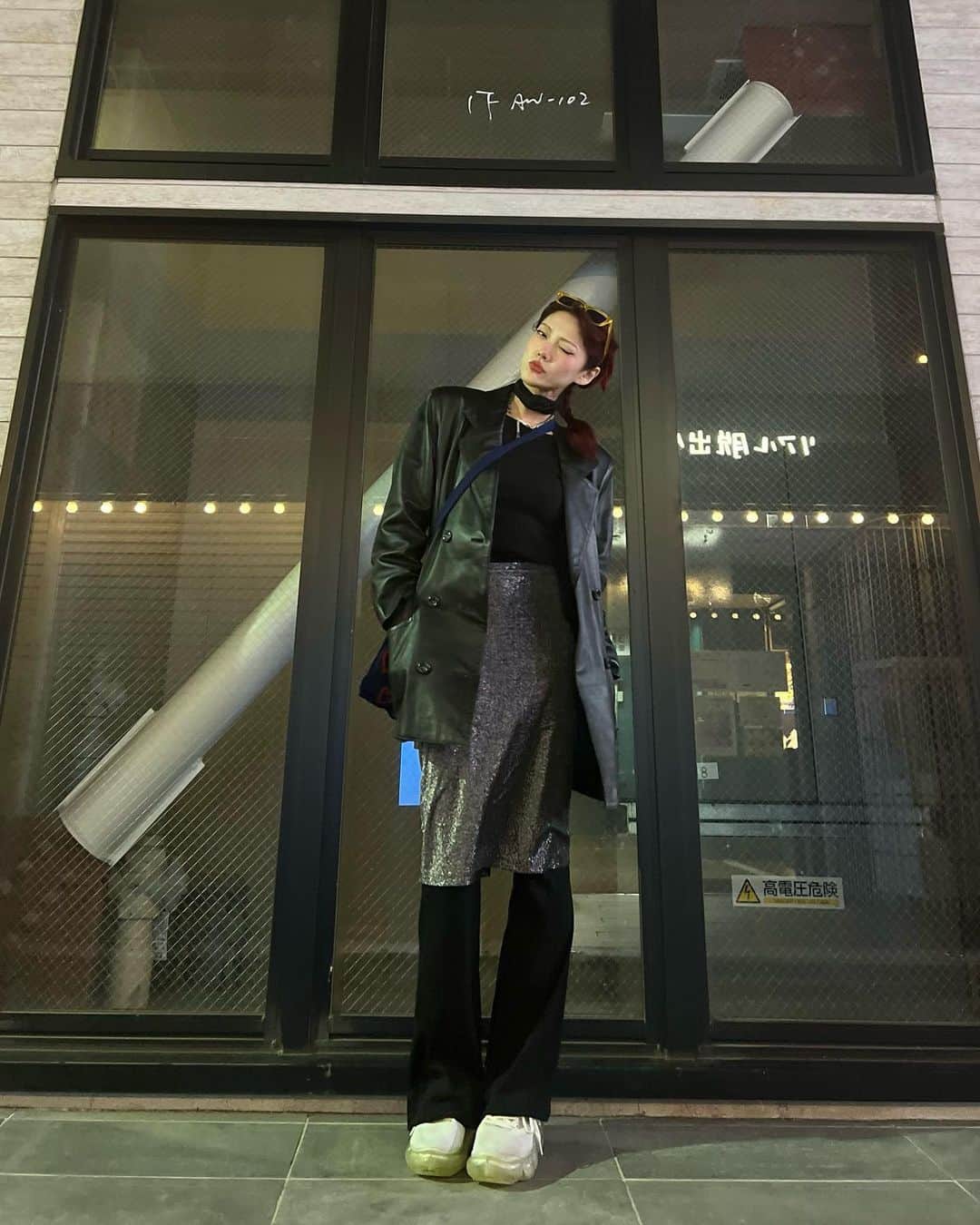 蘭舞ゆうさんのインスタグラム写真 - (蘭舞ゆうInstagram)「🫥🤞🏼🦄🐈‍⬛ Believe in love Believe in magic Hell, believe in Santa Clause Believe in others Believe in yourself Believe in your dreams If you don’t, who will? -Jon Bon Jovi」12月18日 23時00分 - ranma_yu