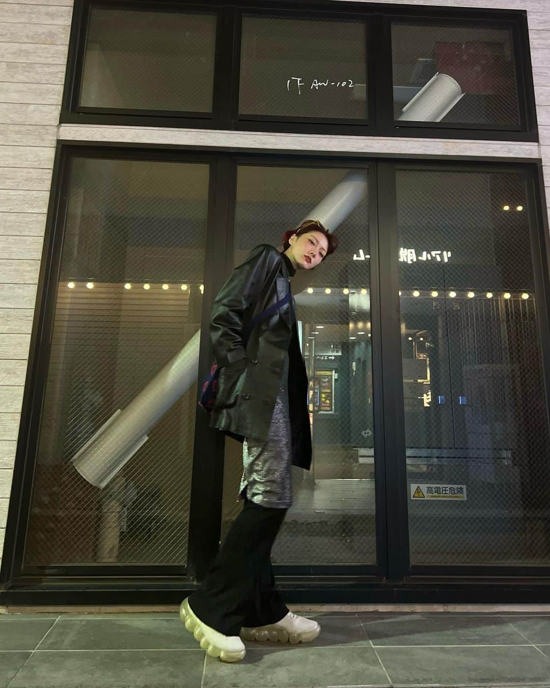 蘭舞ゆうさんのインスタグラム写真 - (蘭舞ゆうInstagram)「🫥🤞🏼🦄🐈‍⬛ Believe in love Believe in magic Hell, believe in Santa Clause Believe in others Believe in yourself Believe in your dreams If you don’t, who will? -Jon Bon Jovi」12月18日 23時00分 - ranma_yu
