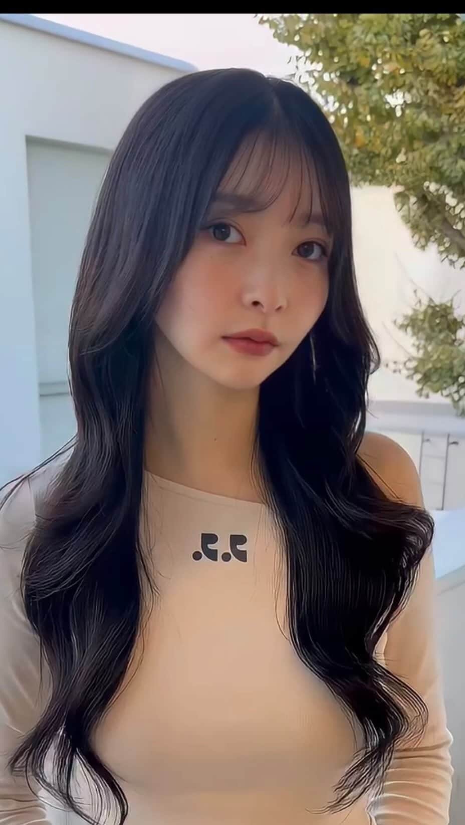 橋本萌花のインスタグラム：「カリナ様美しすぎて髪の毛の長さ伸ばしちゃった🥹 エクステも1ヶ月半つけてても傷まないし 髪の毛めっちゃ伸びてた😌ここのエクステまじよすぎる… いつもありがとうございます🥰」