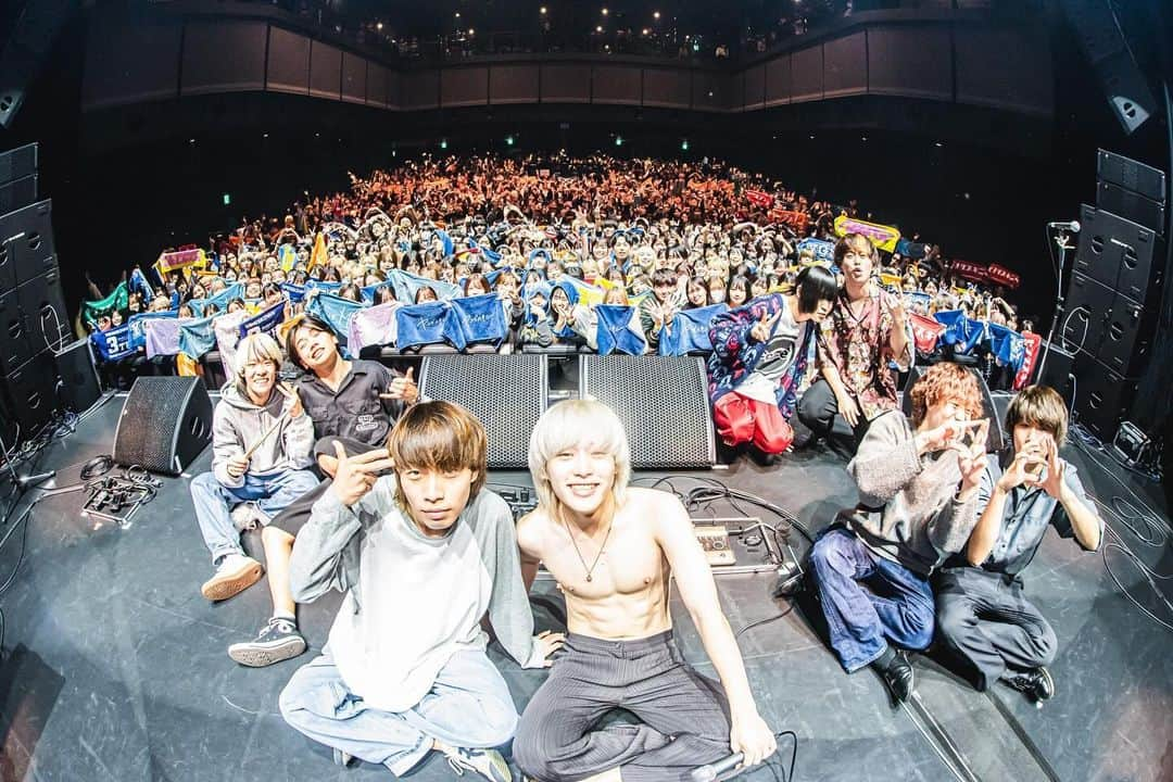 ヤングスキニーのインスタグラム：「📸 "老いてもヤングスキニーツアーvol.2" vol.2あったんだ編 2023.11.17 at 東京・Zepp Shinjuku  w/ Blue Mash  photo by @rockn__photo」