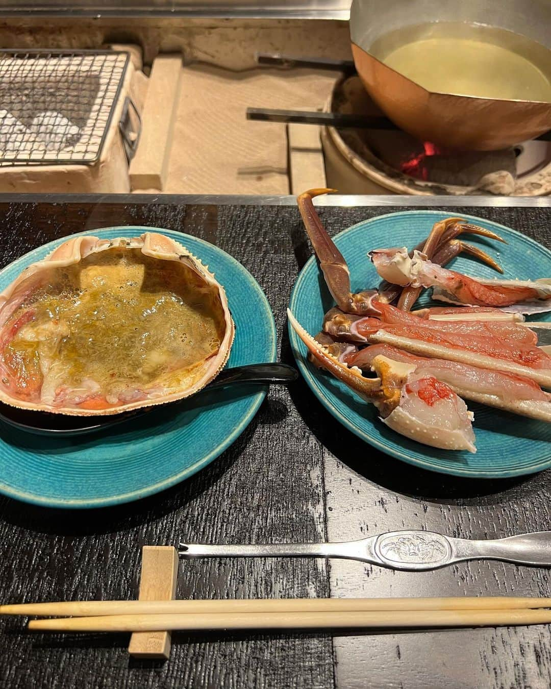 Rionaさんのインスタグラム写真 - (RionaInstagram)「.  楽しみにしてた夜ご飯🦀🍺  量が多くて毎回最後の〆まで食べれず 毎回悔しい思いしてる。。笑  朝ごはんに出てくる 蟹のお味噌汁も大好き💘  10枚に厳選するの大変でした👉🏼👈🏼  蟹好きさんは 絶対に行って欲しい @sumihei_official 🦀  . #炭兵 #炭兵旅館 #間人温泉炭平 #間人蟹  #家族旅行 #誕生日旅行 #子連れ旅行 #子連れお出かけ」12月4日 15時43分 - riiioona