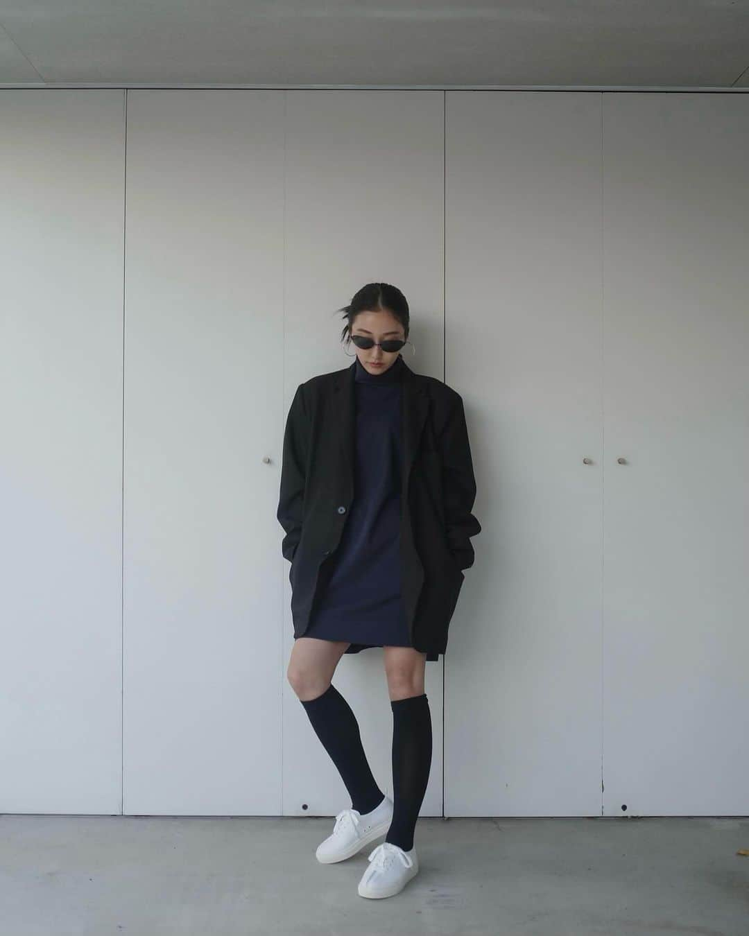 Icumi Oohamaのインスタグラム：「pierce @tres__collection  jacket,dress,shoes @studiodoe   ほぼ全身DOEの日でした♩ ハイソックススタイルはたまにしたくなるのよ☺︎  さて、今週からはいよいよTRESのPOPUPです♩ ［東京］12/6-12 ＠伊勢丹新宿 ［大阪］12/8-15 ＠ルクアイーレ 5F E SALON ぜひ遊びに来ていただけたら嬉しいです♡」