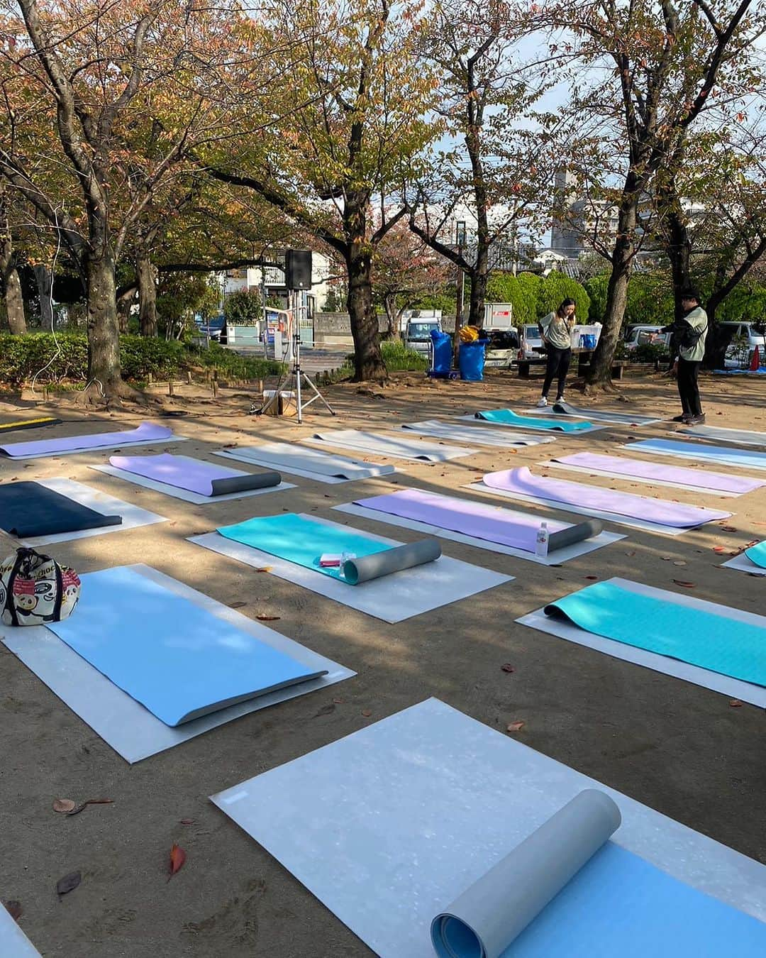 梅澤友里香さんのインスタグラム写真 - (梅澤友里香Instagram)「本格化に寒くなってきました。。❄️ もぅ12月だもんね😳😳😳  写真は約1ヶ月前の @edogawarakuichi.official ✨ 今年最後の外ヨガは秋晴れ最高でした❤️ また来年の春頃まで外ヨガはお預け🤗  最近この @chacott_balance のダウンベストが大活躍❤️ 動きやすくてレッスン中にも使える❤️  色々お知らせしたり投稿したい事多いのですが 間に合ってません😭 師走感💨  12月も元気に過ごしましょう❤️❤️❤️  🔽今後のイベント🔽  —12/16（土）12:00〜13:00 ⚠️残席わずか 【芯から暖まる“totonoi”YOGA in 美腸活マルシェ VEGAN FRIENDLY X’mas】 @ CLUB　C (東京都港区元麻布2-8-14) ※広尾駅1番出口 徒歩13分 ▼予約・詳細 https://passmarket.yahoo.co.jp/event/show/detail/02yac4ttace31.html ・ ・ —12/24（日）12:30〜13:50 【アーサナを深めるVinyasa Flow -80min-＜Xmasスペシャル＞】 @ SunLily池尻大橋 ▼予約・詳細 https://passmarket.yahoo.co.jp/event/show/detail/023prcm5bee31.html ※少人数制  🎍年末年始🎍 —12/30（土）〜1/3（水）— 10:00〜11:00（全ての日程） 【5days 年末年始ヨガ】  @ オンライン ▼予約・詳細 coming soon ・ ・ —1/13（土）14:00〜16:00 【Peace Connect〜新春・4人のスペシャルリレークラス〜】 @ 東京会議室田町カンファレンスセンター  ▼予約・詳細 https://forms.gle/tp3w8gdsiH4B8FYS7 @peace.connect  ・ 🌴2024年奄美大島ヨガリトリート🌴 4/26（金）〜28（日） 『自然を感じ楽しむ【ワタシに還る】ヨガトリップ』 ▼詳細・申込み https://travel.nobitel.jp/tour/detail?RT_CD=A0498&S_CD=04&GOODS_CD=00002RT-231054 ※お得な早割は【12/31まで】 ※GW付近の日程の為、航空券がとれなくなる可能性があります。お早めにどうぞ！ @wellnesstrip_official    #健康美 #インナービューティー #哲学 #サスティナブル #メンタルヘルス　#holistic #ホリスティックライフ　#ヨガ哲学  #vegan #ベジタリアン #organic #wellness  #ウェルネス  #yoga  #ヨガ #ヨガインストラクター  #美と健康 #beauty #health #ストレッチ #yogalife  #naturalbeauty #model #fitnessmodel #yogini」12月4日 14時15分 - yurika_umezawa