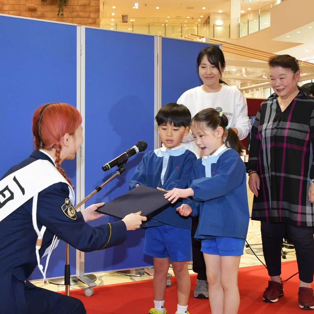 大阪府警察さんのインスタグラム写真 (大阪府警察Instagram)「【三戸なつめさん / 年末の交通事故防止キャンペーン】 曽根崎警察署