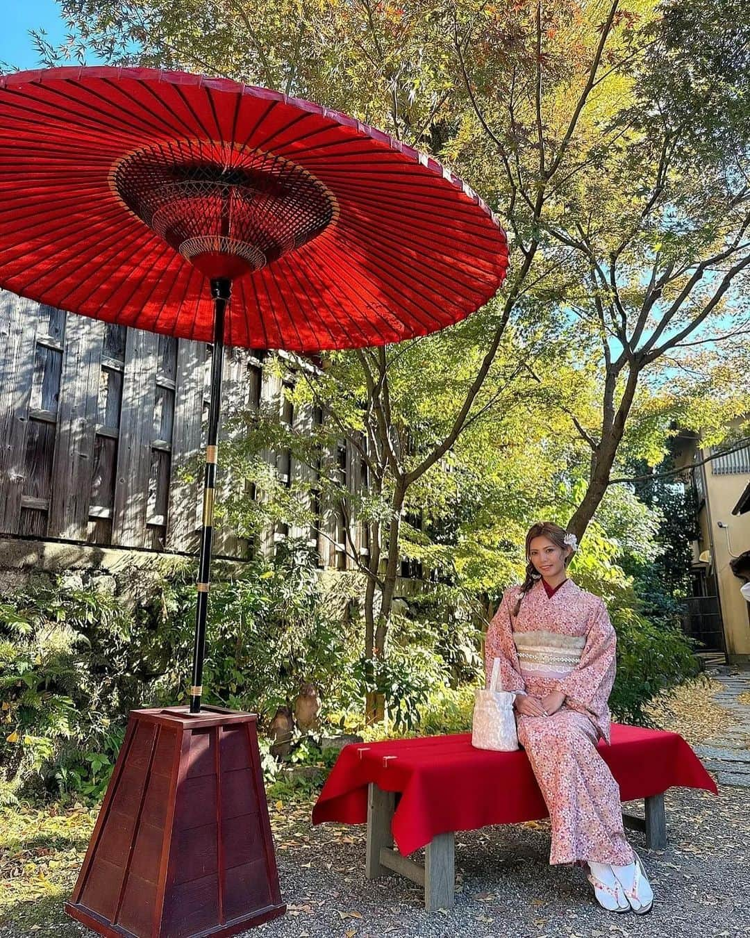 堀えりかさんのインスタグラム写真 - (堀えりかInstagram)「また違う着物👘🍁  この日大きーーーい口内炎出来て上手く笑えないくらい痛かったんだよね🤣w  #京都 #二条城 #二条城ライトアップ #紅葉 #着物 #着物女子 #着物コーデ #おそろコーデ #リンクコーデ #ダレアモデル #堀えりか #erikahori」12月4日 14時38分 - xerikax143