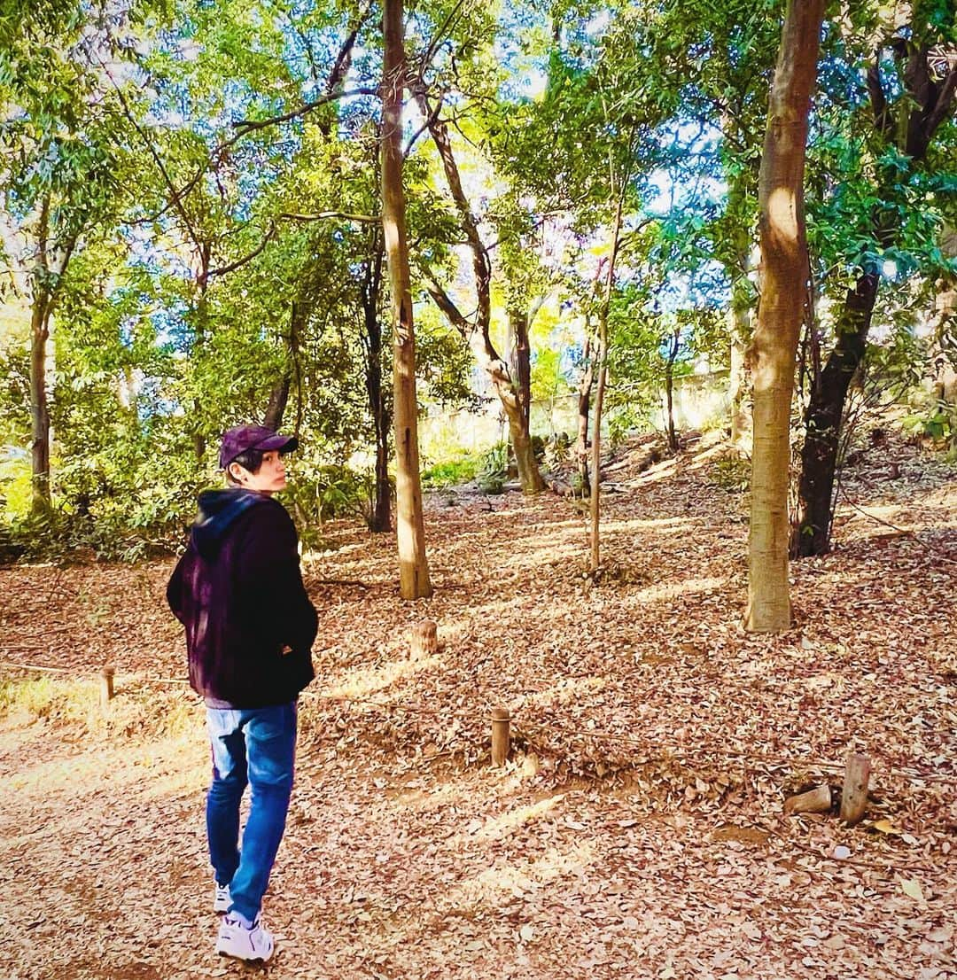 河原田巧也さんのインスタグラム写真 - (河原田巧也Instagram)「年末からしばらく忙しくなるから 今のうちにたっぷり休んでいます。  とはいえやる事もあるので、気が向いた時に少しずつ仕事も進めています。  最近は休むことが好きだなぁ。 心が満たされて表現が豊かになる。」12月4日 14時46分 - takuminari