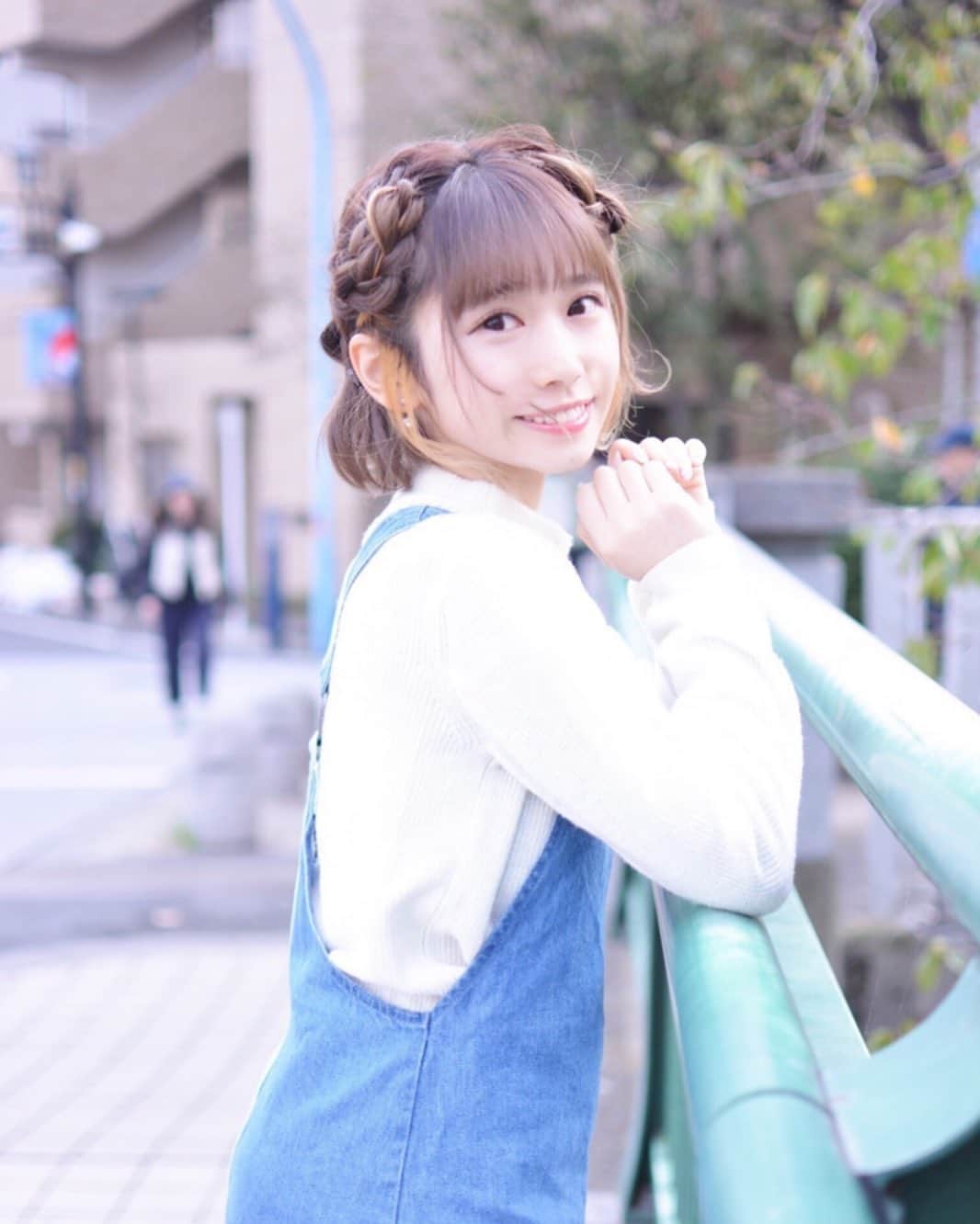 木内くるみのインスタグラム：「インナーカラーオレンジ入れてた時のショートな私  デビューライブまで後2ヶ月きったね！ レッスンたくさん頑張ってるから来てね〜  #ショート#インナーカラー#サロモ#被写体#モデル#アイドル」