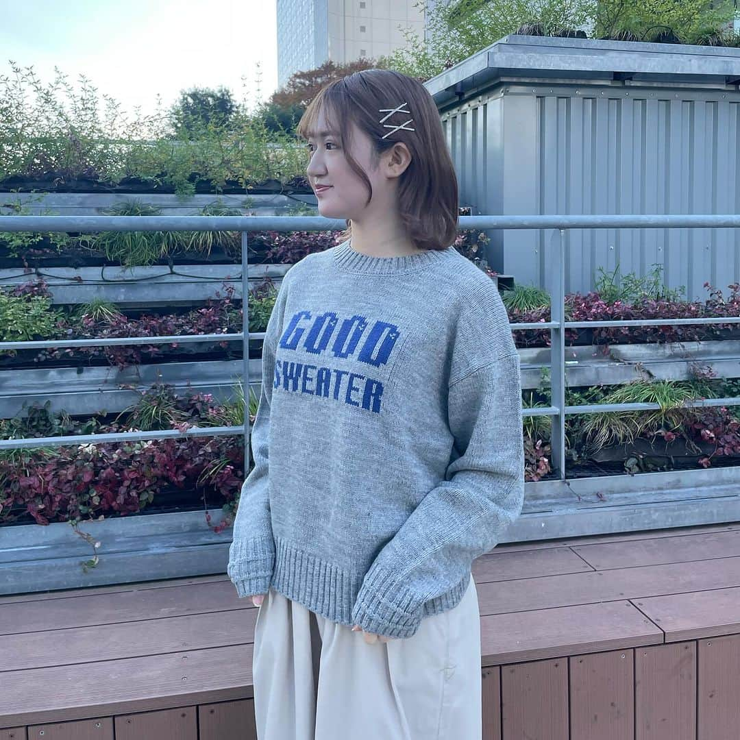 POUDOUDOUofficialさんのインスタグラム写真 - (POUDOUDOUofficialInstagram)「. STAFF SNAP！  レトロな8bit風の"GOOD SWEATER"のロゴを入れた遊び心のあるセーター。   ウール混の素朴なタッチの糸で編み立てており、 ロゴのテイストとの相反した雰囲気が キャッチーなニットです。   ゆとりのあるシルエットに程よい丈感で どんなボトムとも相性◎  ---------------------------------------- ✓GOOD SWEATERロゴジャガードニット color：IVORY/BLACK/GRAY ----------------------------------------    ■staff なかむら(154cm)  @pdd_nkmr  新宿ミロード店   ■staff おさだ(160cm)  @pdd_o_chan160  新宿ミロード店    #poudoudou #プードゥドゥ #pdd23 #coo_online #staffsnap #winterコーデ #knitコーデ」12月5日 20時15分 - pdd1982pdd