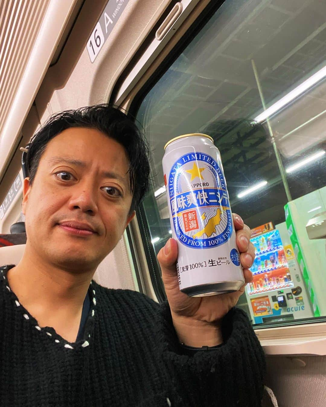 佐藤太一郎さんのインスタグラム写真 - (佐藤太一郎Instagram)「新潟限定ビール。 新潟から東京へ。」12月4日 14時41分 - satotaichiro_shinkigeki