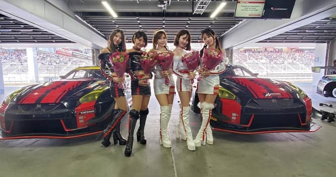 今村知可さんのインスタグラム写真 - (今村知可Instagram)「NISMO フェスティバル2023❣️無事終了しました❣️皆様一年間ありがとうございました♡花束💐もいただき嬉しかったです❣️10年間レースクイーンを続けてきて、NISMOに関わるチーム様でお世話になることが多く、本当に好きな車両、チーム様を応援📣出来て本当に嬉しかったです❣️360号車の今後のご活躍もお祈りしてます❣️皆様引き継ぎNISSAN共々応援をよろしくお願いします❤️  #nismofestival #撮影会モデル #モデル #レースクイーン #runup #rivauxjapan #tomeisports #gtr #carevent #nissan #rq #japanesegirl #asianmodel #model #racequeen #グラビア #instagram #instadaily #insta #followforfollowback」12月4日 14時41分 - chikalanguage