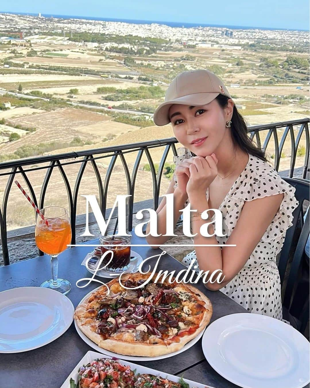 若尾綾香のインスタグラム：「*.⋆ 📍Malta/ L-Imdina イムディーナ マルタ最古の都市。 マルタ島中央部にあり昔は首都だったらしい。 中世の狭い静かな通りを持つ城郭都市であり、 『静寂の町』の異名を持つ。  1・2枚目 📍Fontanella Tea Garden 景色最高！ご飯も美味しかった！  3枚目 📍イムディーナ入り口  7枚目 📍St Paul’s Catacombs  どこもかしこも可愛い壁に囲まれていて 美しかった！ 午前中だけで十分楽しめる。  墓地🪦行くと本物の人骨があったり、 処刑場や拷問部屋がある歴史資料館もあり 資料館には気づくの遅くて行けなかったのが残念だった。  Malta可愛いに溢れてる🩷  #マルタ留学#語学留学#ヨーロッパ#マルタ#映画ロケ地 #留学生活 #留学#ヨーロッパ留学#マルタ散策#マルタ観光 #イムディーナ#イムディーナ観光#フェリー #europe #englishschool#beach#imdina #Malta#Valetta#Maltacafe#gelato#Maltagelato」