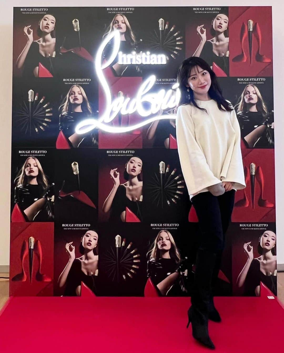 せとまみさんのインスタグラム写真 - (せとまみInstagram)「louboutinbeauty afternoon tea @wosakahotel   ルブタンのアフタヌーンティーが今年もやってきたYo! 今年はルージュスティレットをイメージしたヌンティーだそうで、初日に呼んでいただき行ってまいりました💄✨👠  カメラマンさんの写真…綺麗すぎない？これ誰？わたし？　 ちなみにいつもお世話になっているPRのYさんに撮ってもらった写真は安定で瞳を閉じてました😌  わたしは甘いやつよりおかず系の方が好きでそればっかり食べてましたが、お菓子も空間もルブタンの世界観が楽しめるヌンティー(って呼ぶのわたしだけ？)でした✨ スパルタン前に良い糖質いただきました🙏感謝  invited by Christianlouboutin beauty #louboutinbeauty #クリスチャンルブタン #アフタヌーンティー なんて略すの？ #Wosaka #osaka #人見知り #隣の方が味噌くれた #thankyou」12月4日 14時52分 - mamiset