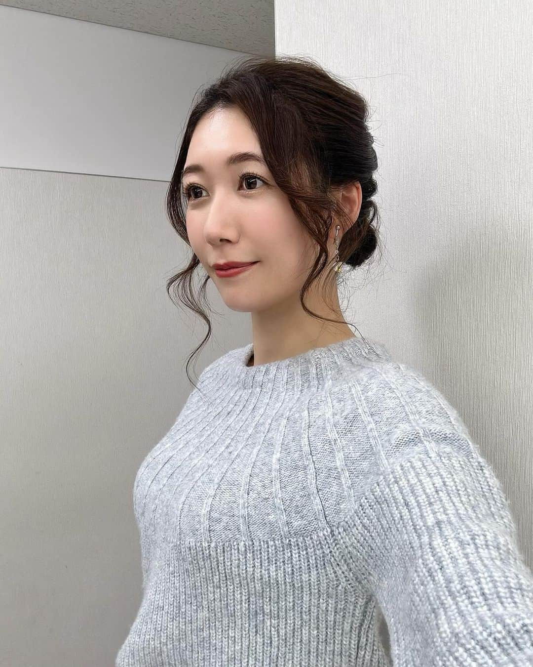 穂川果音のインスタグラム：「hair style  アップヘア！  earrings→ @abiste_official   #ヘアアレンジ　#まとめ髪　#アップヘア　#earrings #hairarrange」