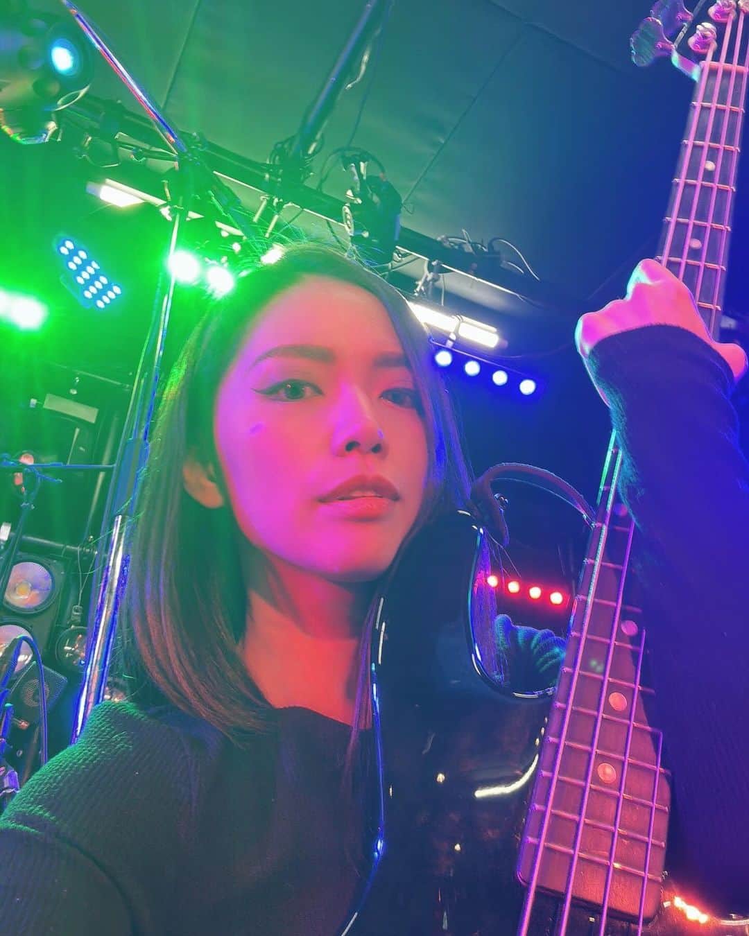 ERYさんのインスタグラム写真 - (ERYInstagram)「BOØWYのコピーバンドBOØSTERS、LAST GIGSが大盛況で終了しました。 コロナ禍に加入してから最初は遊びでスタジオに入って音を合わせるだけだったバンドですが、これまでに5回のワンマンライブを行って毎回100名くらいの方が来てくださるという愛されバンド。 LAST GIGSという事で一旦終幕の様ですが、また招集がかかったら参加する所存です。 #BOØWYコピーバンド #boowyコピーバンド  #BOØWY #boowy #BOØSTERS #boosters #六本木一心 #SNAKE六本木 #スネオク #ミセスネ #ささきあみ」12月4日 15時32分 - bass_ery