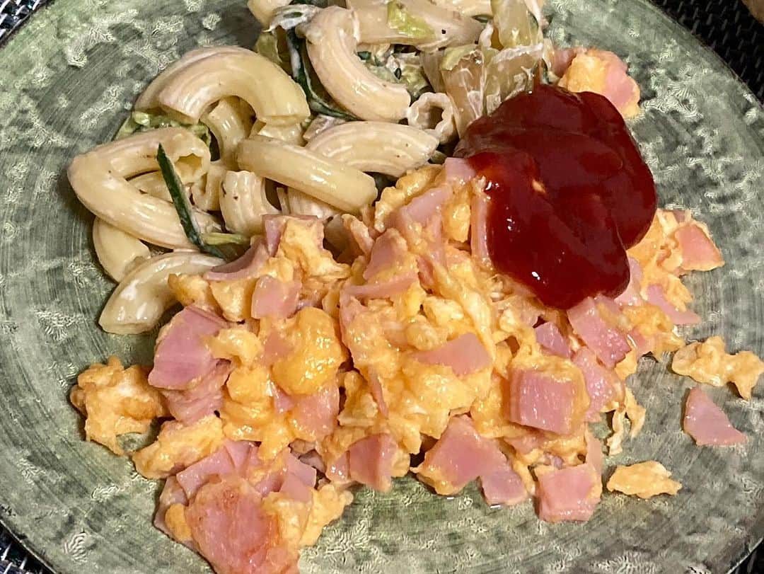 柳家さん生さんのインスタグラム写真 - (柳家さん生Instagram)「12/4長屋の朝ご飯 ハムスクランブルエッグ マカロニサラダ おろし納豆 南瓜スープ 玄米ご飯🍚」12月4日 6時50分 - waraiguma1957