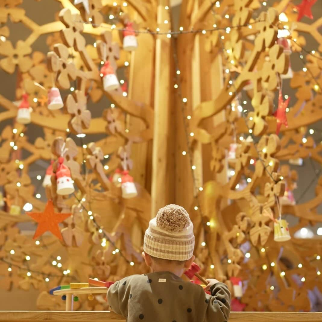 mai1220のインスタグラム：「クリスマス点灯式へ行ってきました🎄  ⁡ @fukuokatoymuseum おもちゃ美術館 福岡県福岡市博多区那珂6-23-1 ららぽーと福岡 ⁡ 10:00〜18:00 ⁡ 定休日:なし ⁡ ⁡ #ららぽーと #ららぽーと福岡 #lalaport #おもちゃ美術館 #福岡おもちゃ美術館 #男の子ママ #木のおもちゃ #福岡ママ #福岡子連れスポット #福岡子連れ情報 #赤ちゃんのいる生活 #木育 #mamagirl #美術館 #福岡観光 #福岡ママと繋がりたい #令和3年ベビー #アンバサダー #2歳男の子 #2y #organiczoo」