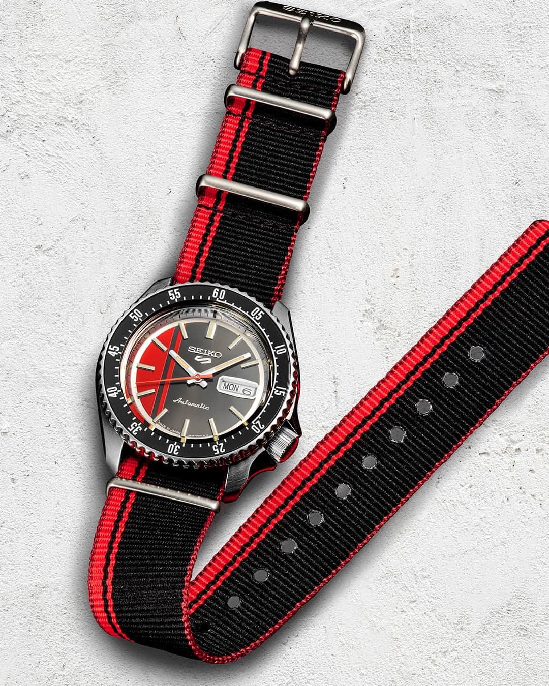 Seiko Watchesのインスタグラム：「Start... 🏁 - #ShowYourStyle this holiday season with this new bold accessory. #SRPK71 steals the show with its bright red and black colors inspired by vintage racing cars. Get in gear and get yours now!  #Seiko #Seiko5Sports」