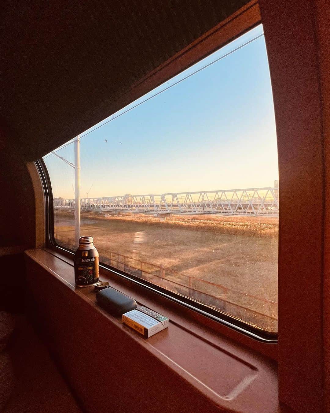 Gたかしさんのインスタグラム写真 - (GたかしInstagram)「人生初の寝台列車に乗りました‼︎ドラマでしか見たことないやつ！ 金田一少年シリーズだったら事件が起きそうですが、快適そのものでした。 私は決して部屋でiQOSが吸えたからそう言ってるわけではありません。  #寝台列車 #サンライズ出雲」12月4日 7時01分 - g_takashi.kinkin