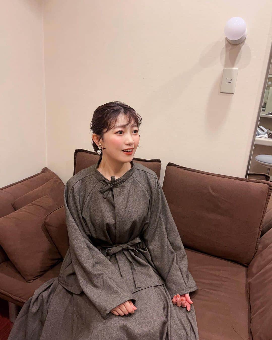 川崎優のインスタグラム：「. . 舞台衣装 . @ryojiobata   着方は合っていたのだろうか…！ 個性的なデザインで絶妙にかわいくて着心地がいいです🦕 天才だ…！ . .」