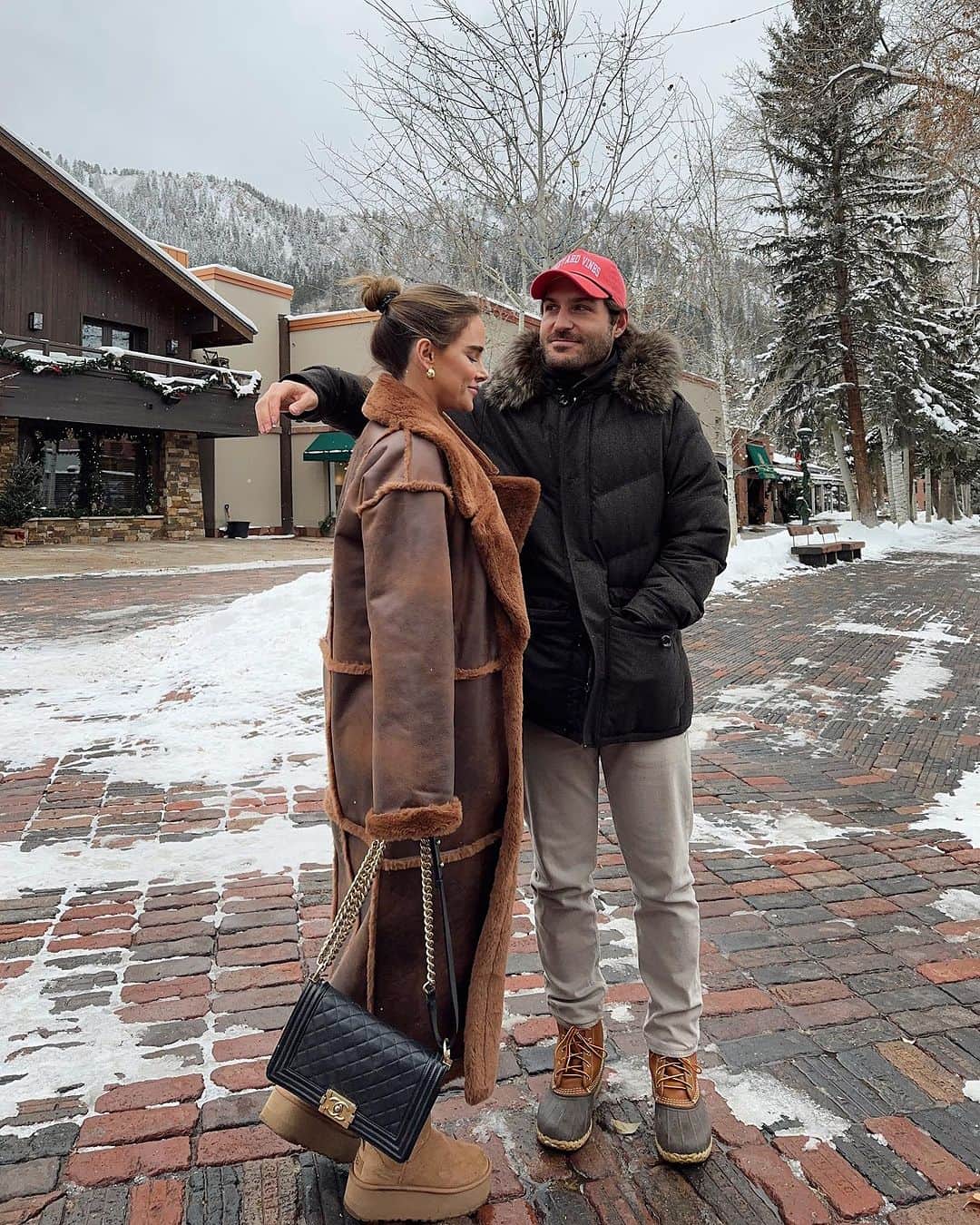 アマンダ・スタントンのインスタグラム：「the babymoon made it out of the group chat? ☃️」