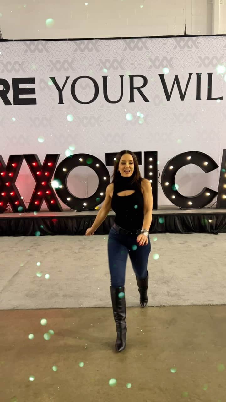 のインスタグラム：「It’s a wrap! The final @exxxotica expo of 2023. Thank you to all everyone that visited a show this year and a special thank you to the team at the @realloyalfans booth for taking such great care of us!   #thankyou #exxxotica #realloyalfans #thereallisaann」