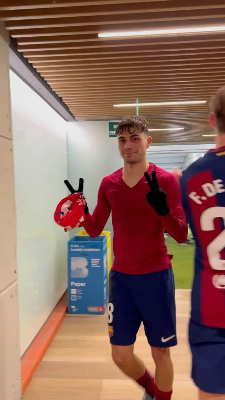 FCバルセロナのインスタグラム：「Som-hi equippp 🔥」