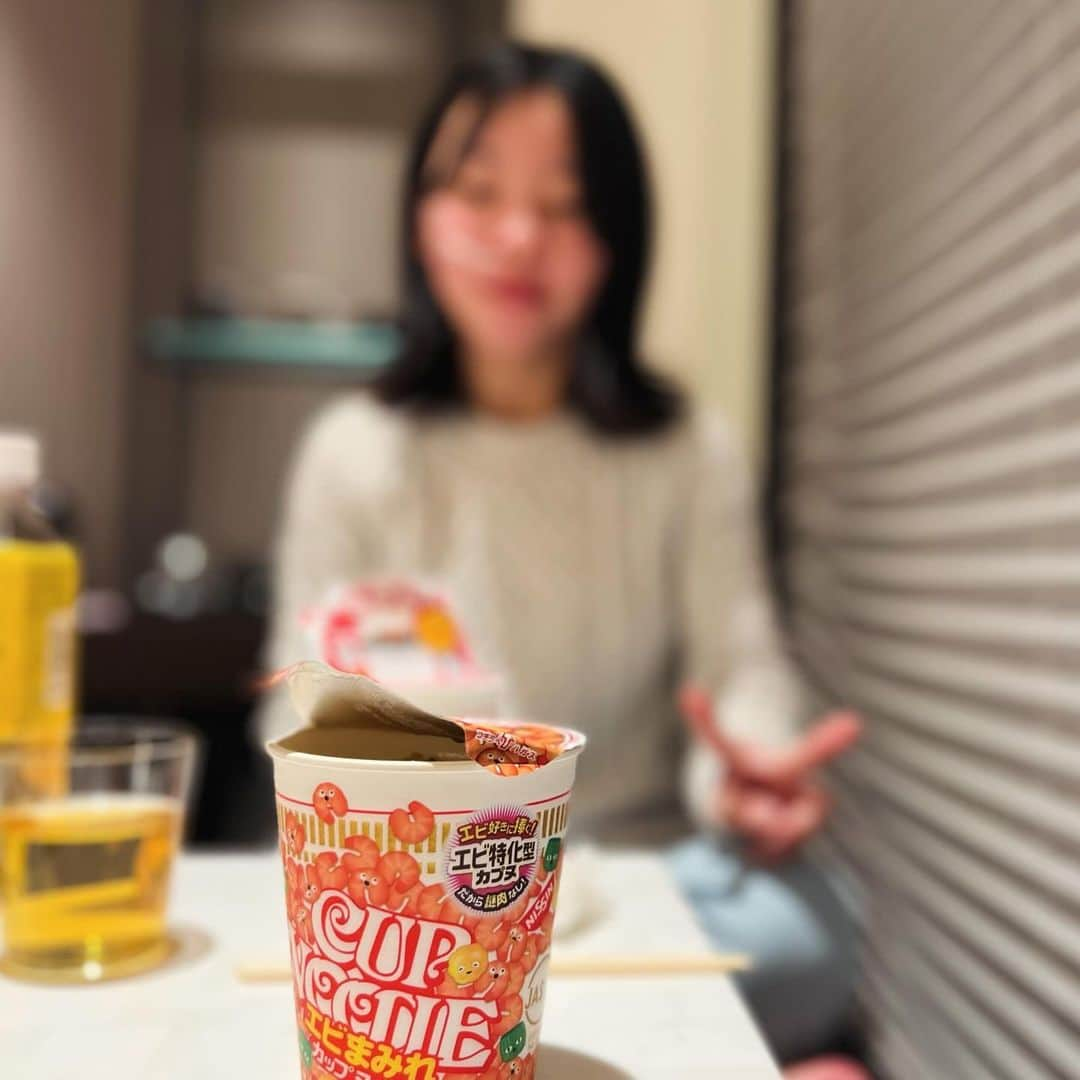 yukiさんのインスタグラム写真 - (yukiInstagram)「おはようございます  #東京のオシャレなホテル へ  テストも終わったし、 ご飯も掃除も洗濯もしたくないし (とは言え、家に戻った瞬間から現実🧹)  夜までカフェで話したり、 夜食でカップラーメン食べたり、 寝る前までおしゃべりして 普段できないことをして楽しみすぎました👯  今週も前を向いてまいりましょう！  #母と娘の時間  #めちゃくちゃしゃべるやん #まるでわたし #主婦さぼり」12月4日 8時02分 - milkayuki