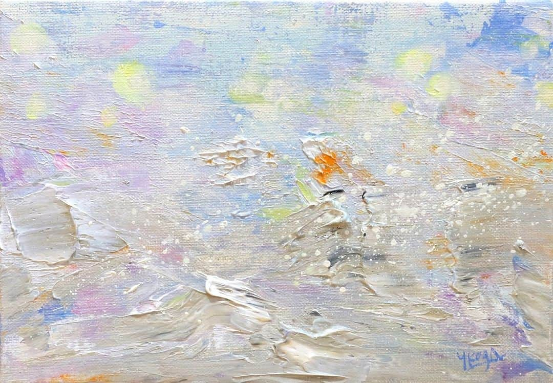 古賀陽子のインスタグラム：「大海と日の出の風景抽象画🌊🌅 SM号(227x158㎜)  Ocean and sunrise landscape abstract painting  ===【神戸個展】==================== 日時: 12/8(金)〜12/12(火) 営業時間: 10〜18時 ※最終日は17時まで 入場無料／作家在廊期間中終日／休業日なし 会場 :FLORE Artist Gallery @floreartistgallery  住所: 神戸市中央区山本通1-7-9 ブーミン北野1F TEL: 078-262-7564（ギャラリーについてとお伝えください) ==============================   ・ #神戸 #個展 #古賀陽子」