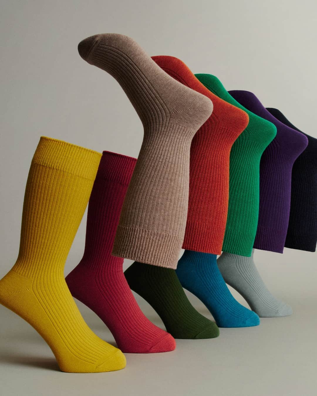 uniqlousaさんのインスタグラム写真 - (uniqlousaInstagram)「Step into the holiday season in color + comfort with our beloved socks! We are continuously updating these socks to achieve the highest quality.   Shop our Colorful 50 Sock lineup in stores + online!  #Uniqlo #Uniqlousa」12月4日 8時19分 - uniqlousa