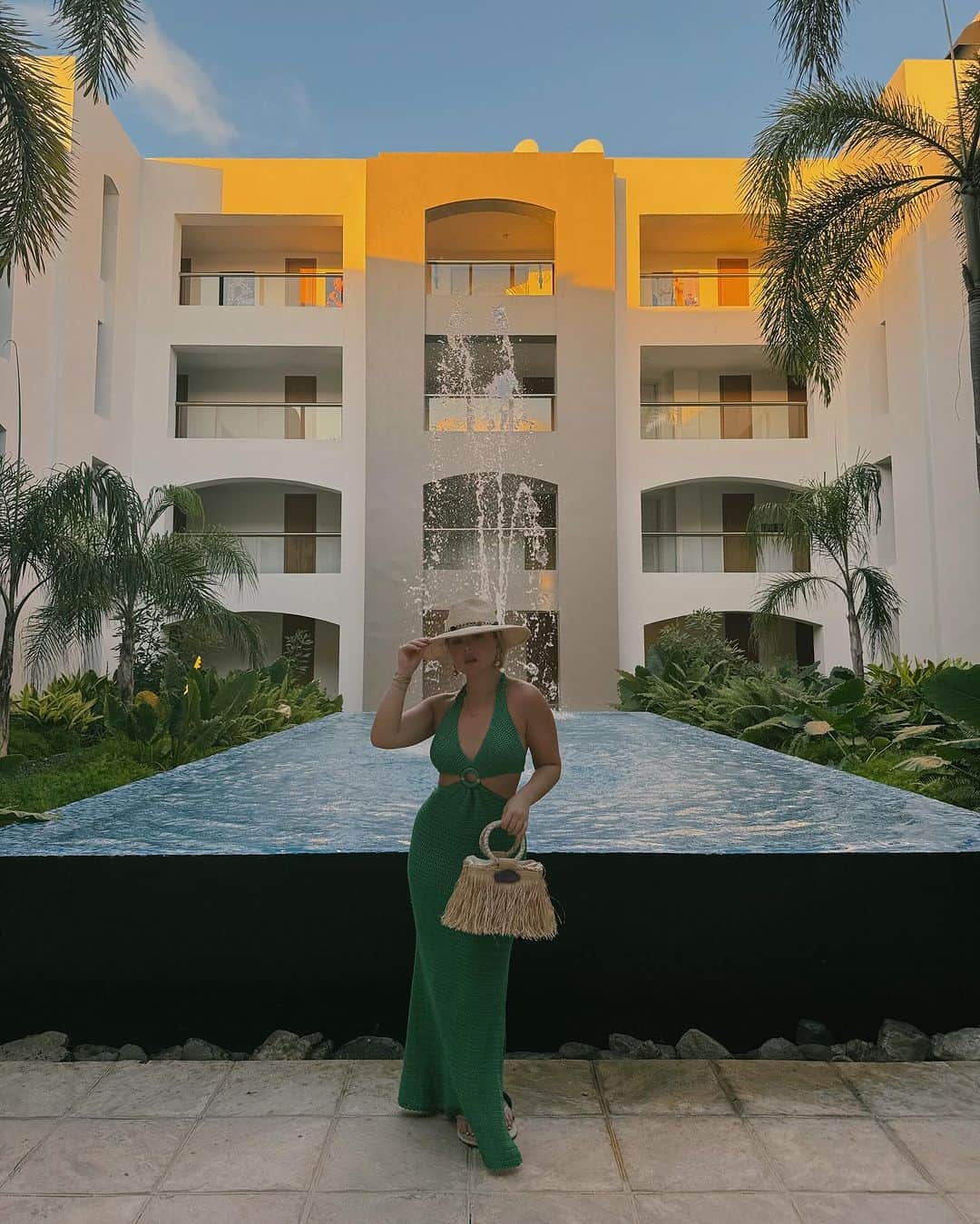 トーリ・ウェブスターのインスタグラム：「vacation station ⛽️🌴」
