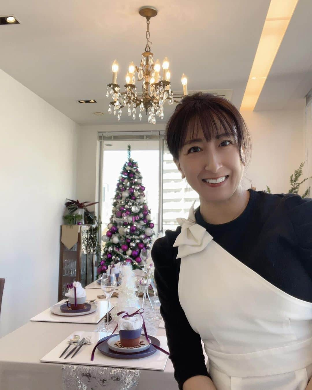 小川薫さんのインスタグラム写真 - (小川薫Instagram)「【クリスマスレッスン】　 . 気がつけば師走でした。寒くなりましたね。 11月後半は声が不調でしたがようやく復活！  12月16日までクリスマスレッスンを開催中です🎄 パーティーにも普段のお食事にも作って頂ける6品をご紹介します。メインはフライパンか鍋一つで作れるので手軽なのに美味しくて好評です。 残すところあと2週間！ おかげさまでほぼ満席ですがお振替の生徒さんも なんとかスケジュールを調整して ぜひご参加お待ちしています✨  12月13日（水）11時　1名様 12月16日（土）11時　1名様 . #salondeclover  #サロンドクローバー #小川薫　 #料理研究家　#テーブルコーディネーター #堀江公園 #料理教室　#料理教室大阪　#大阪料理教室 #クリスマスレッスン　#クリスマス料理」12月4日 8時39分 - salondeclover