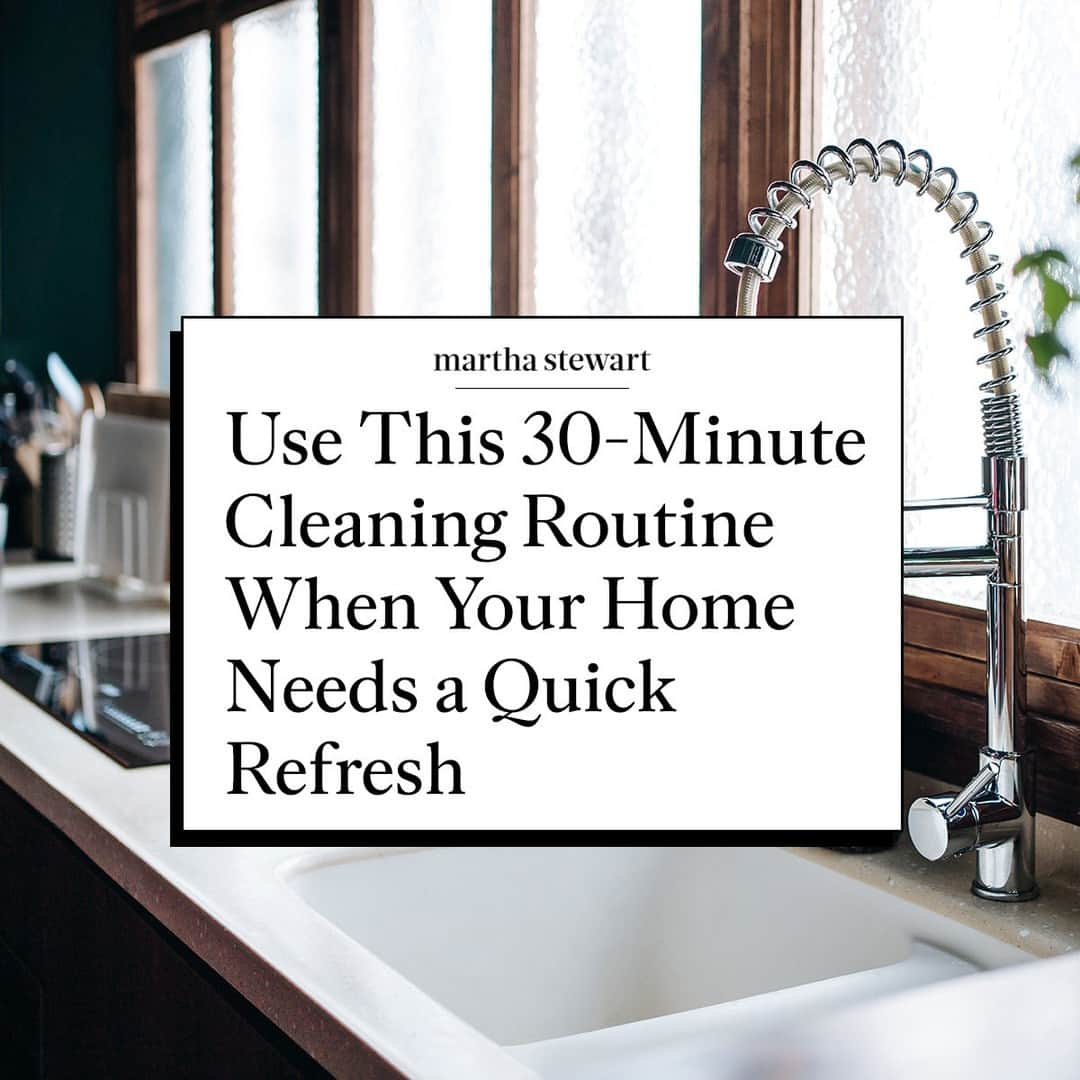 マーサ・スチュワートのインスタグラム：「Finding time to give your home a refresh, particularly during the busy holiday season, can be a challenge. When your home is in need of tidying up, but you are in a time crunch, turn to our 30-minute cleaning routine. These simple tasks won't just sanitize some of the highest-touch areas of your home; they'll also make your space look and feel cleaner so you can enjoy it even on your busiest days. Head to the link in our bio to get started.」